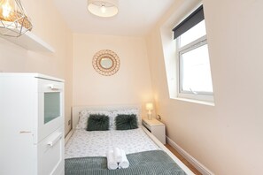 3 bedrooms, desk, iron/ironing board, travel crib