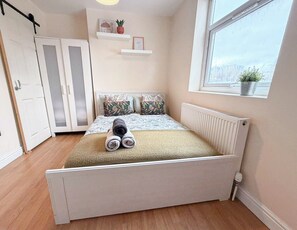 3 bedrooms, desk, iron/ironing board, travel cot