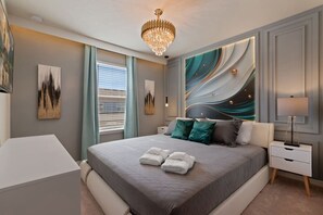 5 bedrooms, iron/ironing board, travel cot, WiFi - New Spacious Vacation Townhome by Disney w/Pool (Davenport)