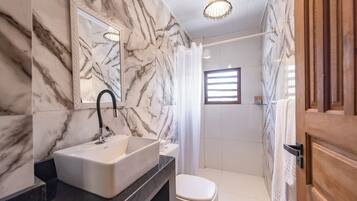 Superior Double Room | Bathroom | Towels