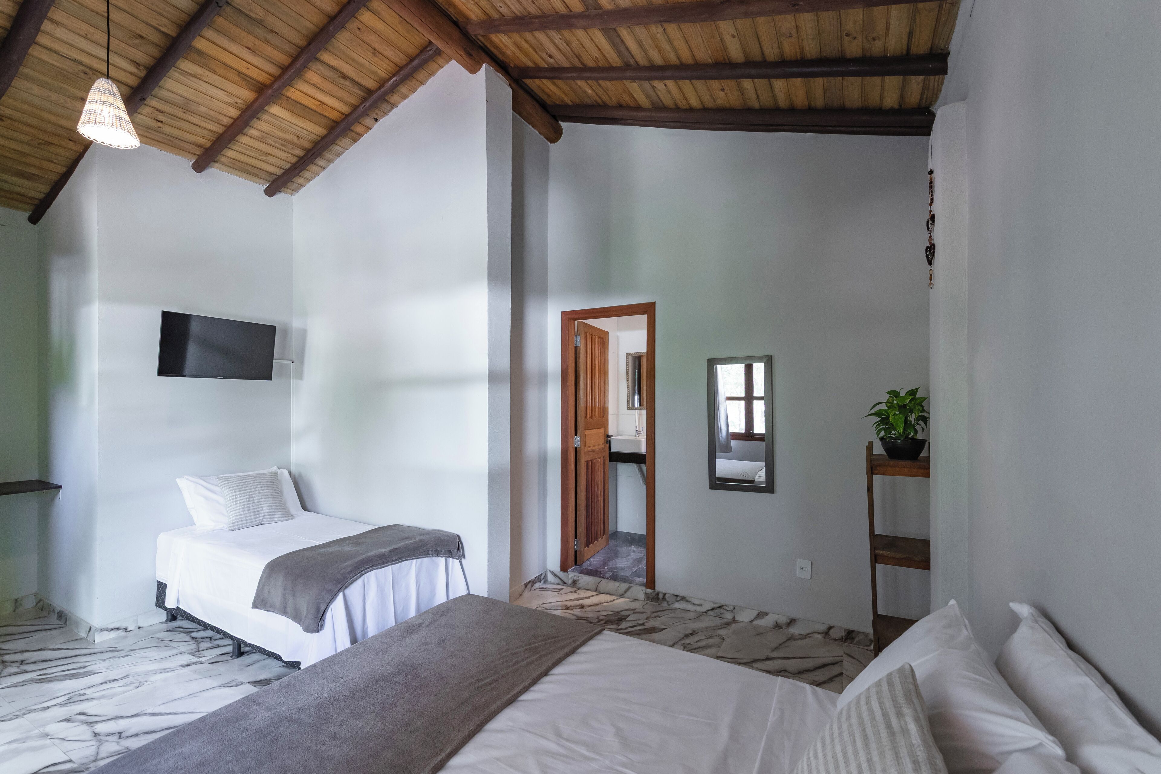 Habitación triple superior | Wifi gratis y ropa de cama