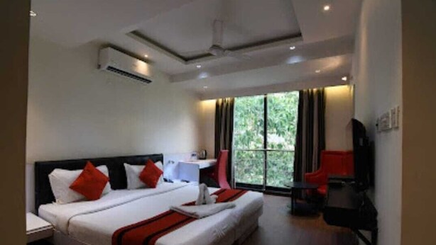Deluxe Double Room, Garden View | Meja, ruang kerja komputer riba, kalis bunyi, Wi-fi percuma 