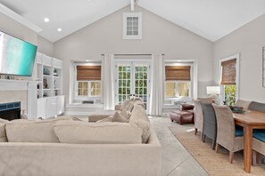 Living area - Sea La Vie 3 Bedroom Home (Miramar Beach)