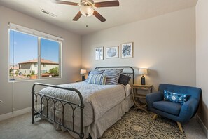 7 habitaciones, escritorio y espacio para trabajar con laptop 