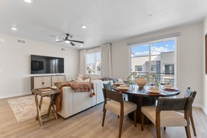 Área de sala de estar | Smart TV y servicios de streaming 