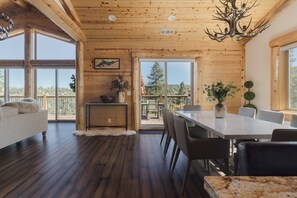 House, 4 Bedrooms | Dining