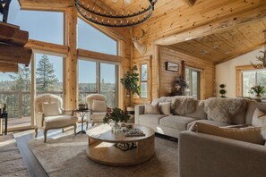 House, 4 Bedrooms | Living area | Smart TV