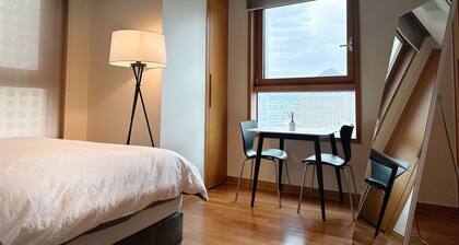 Spacious & Modern Family Retreat