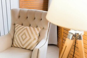 جناح إستديو سوبيريور | مكتب ومساحة عمل للكمبيوتر المحمول وواي فاي مجانًا وملاءات أسرّة