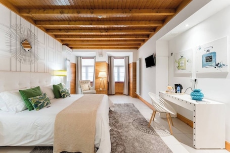 Superior Studio Suite | 1 bedroom, desk, laptop workspace, free WiFi