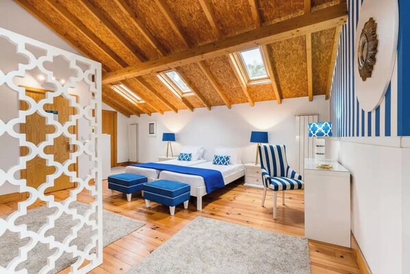 غرفة عائلية | مكتب ومساحة عمل للكمبيوتر المحمول وواي فاي مجانًا وملاءات أسرّة