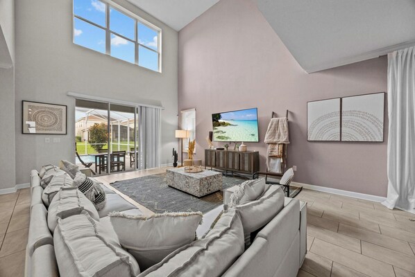 TV - Prime Disney Area ºoº Modern Decor Pool and Spa - Family Escape! (Kissimmee)