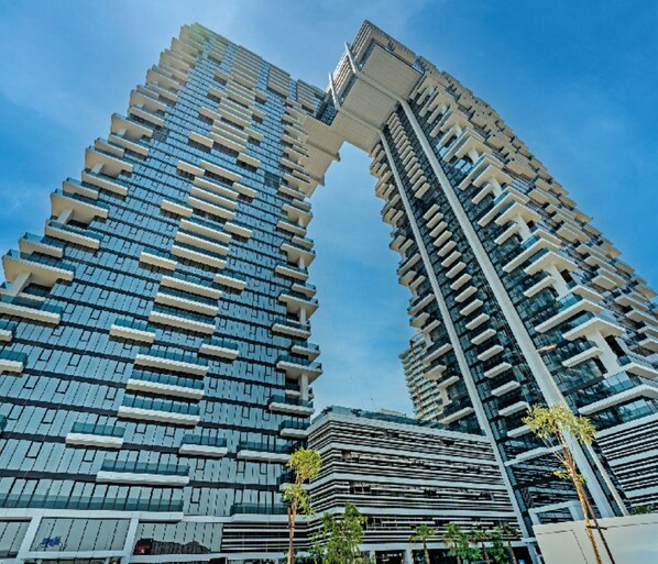 Exterior - Contemporary 1BR in Al Kifaf Residences West, Bur Dubai by Deluxe Holiday Homes (Dubai)