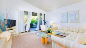 Living area - 25% Off, 30+ Night Stay! Family Getaway W/Pool/Spa (Palm Springs)