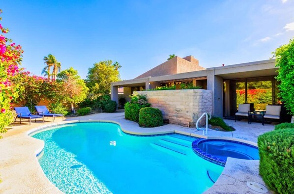 A heated pool - 25% Off, 30+ Night Stay! Family Getaway W/Pool/Spa (Palm Springs)