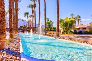 A heated pool - 25% Off, 30+ Night Stay! Family Getaway W/Pool/Spa (Palm Springs)