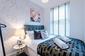 4 bedrooms, iron/ironing board, free WiFi, bed sheets