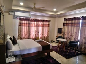 1 chambre, bureau, fer et planche à repasser, Wi-Fi gratuit