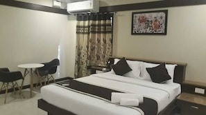 Deluxe Duplex | 1 bedroom, desk, iron/ironing board, free WiFi