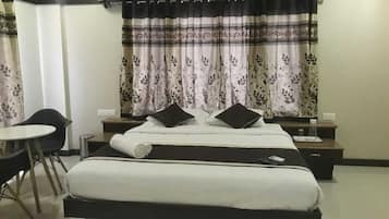 Deluxe Duplex | 1 bedroom, desk, iron/ironing board, free WiFi