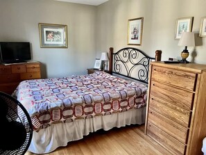 4 bedrooms, iron/ironing board, WiFi