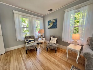 Televisión y oficina 