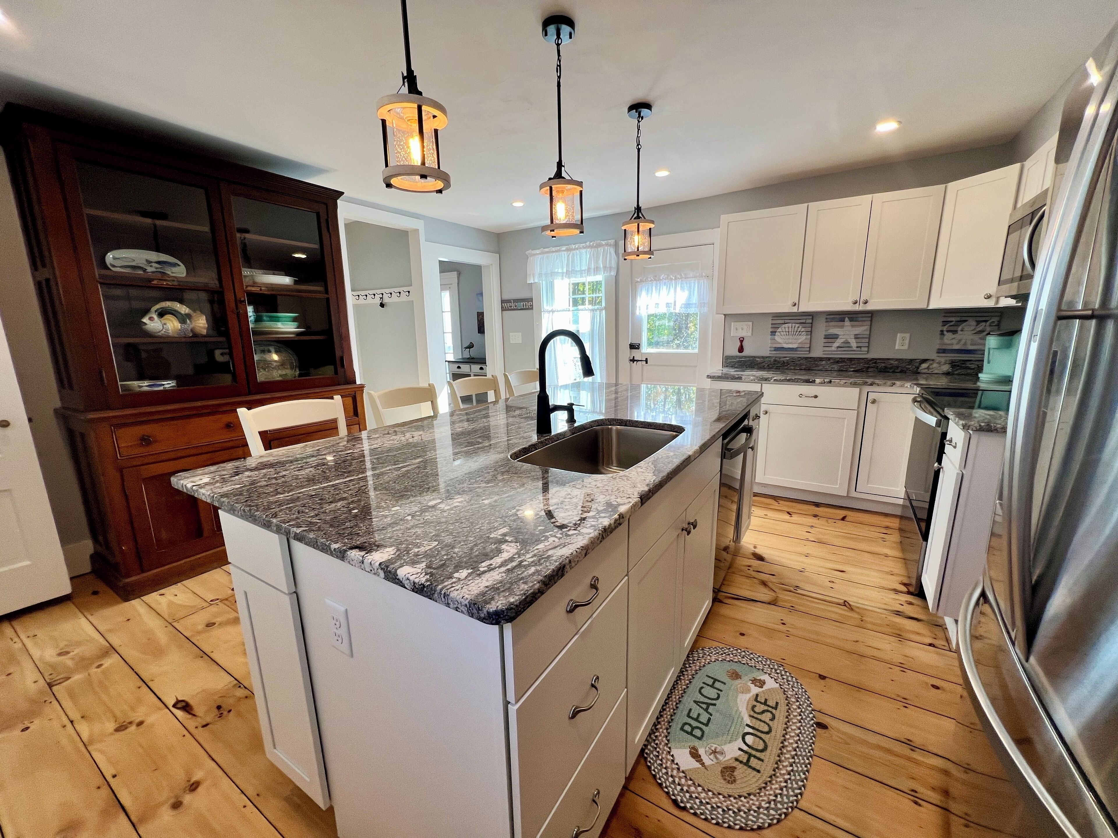 Fridge, stovetop, coffee/tea maker