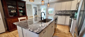 The Downing House - Newly Updated 4bd Farmhouse!