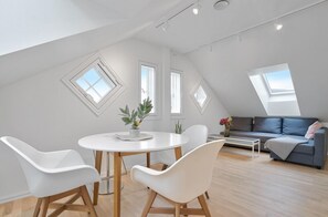 Loftsleilighet – city | Skrivebord for bærbar PC, wi-fi (inkludert) og sengetøy