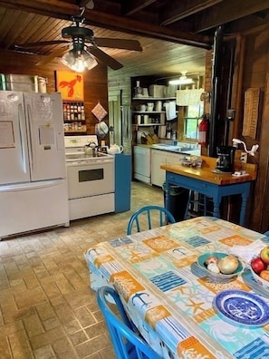 Fridge, stovetop, coffee/tea maker
