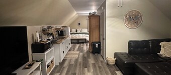 Beautiful Loft in the Woods