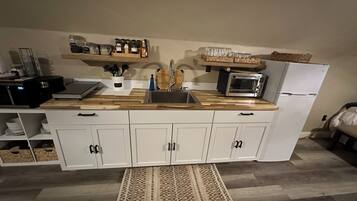 Fridge, microwave, stovetop, coffee/tea maker