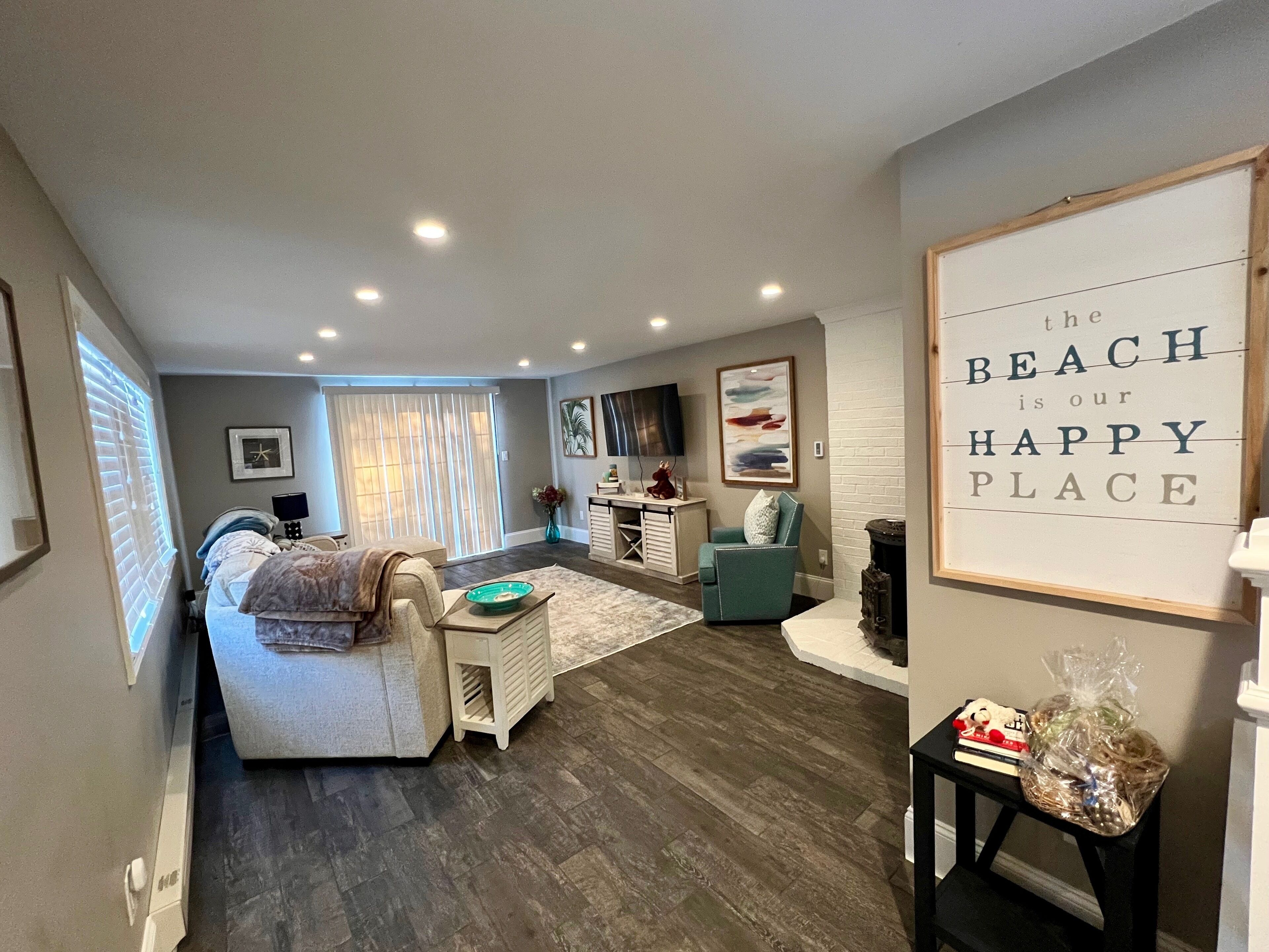 Fernseher, Bücher, Arbeitsbereiche