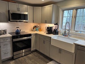 Fridge, stovetop, coffee/tea maker