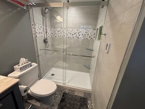 Séchoir à cheveux, serviettes fournies