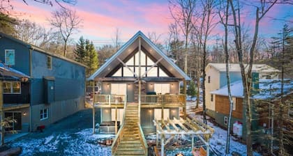 New Modern Luxe Lakeview Retreat: Lake Access, HotTub, Game Room, Firepits, Pets