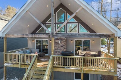 New Modern Luxe Lakeview Retreat: Lake Access, HotTub, Game Room, Firepits, Pets