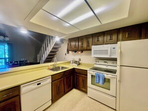 Fridge, microwave, oven, stovetop - 30 Night Min. 2 bedrooms plus loft , sleep 8! (Breckenridge)