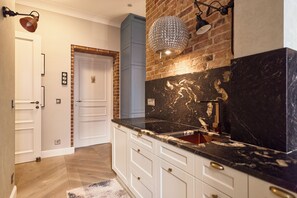 高級公寓, 城市景觀 | 私人小型廚房 | 電冰箱、爐台、洗碗機、咖啡機/沖茶器