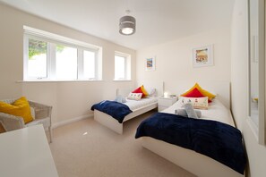 2 bedrooms, travel cot, Internet, bed sheets