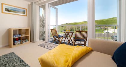 Dog friendly, two bedroom holiday apartment with balcony in Mortehoe, North Devon.