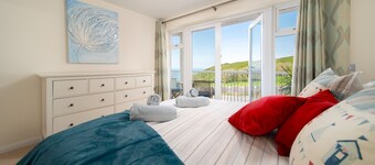 Dog friendly, two bedroom holiday apartment with balcony in Mortehoe, North Devon.