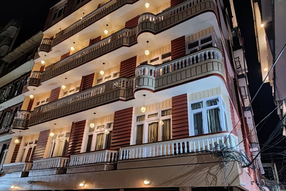 Hotel Triratna