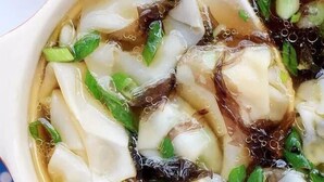 A bowl of soup with dumplings and green onions. - Hotel Triratna (Kathmandu)