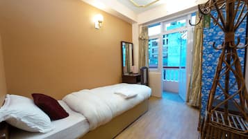 Habitación individual básica, balcón | Wifi gratis y ropa de cama