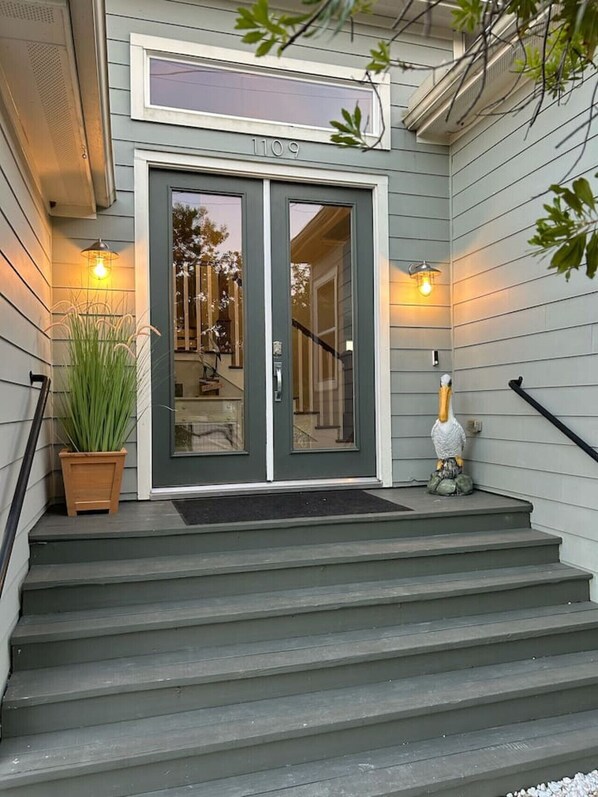 Exterior detail - Lakehouse with Hot Tub and Decks (Seabrook)
