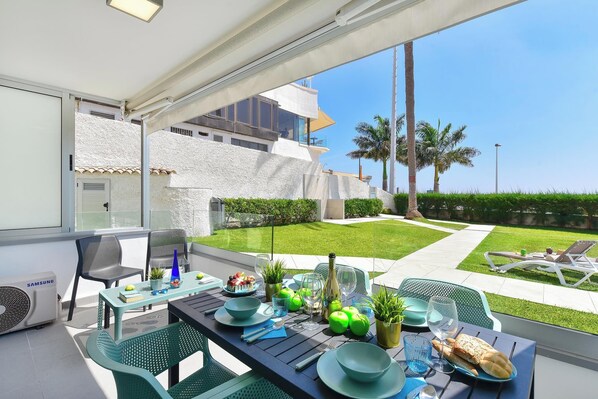 Outdoor dining - Las Nasas 1 by VillaGranCanaria (San Agustin)