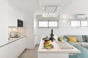 Fridge, microwave, dishwasher, coffee/tea maker