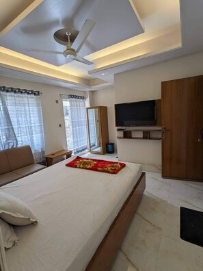 Desk, free WiFi - Amir Hamza Mia Palace (Kalapara)