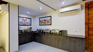 Daily buffet breakfast (INR 400 per person)